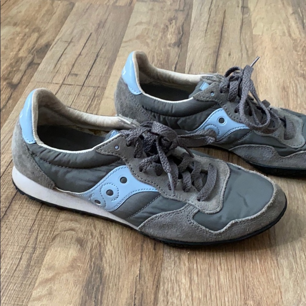Saucony causal sneaker size 7.5
